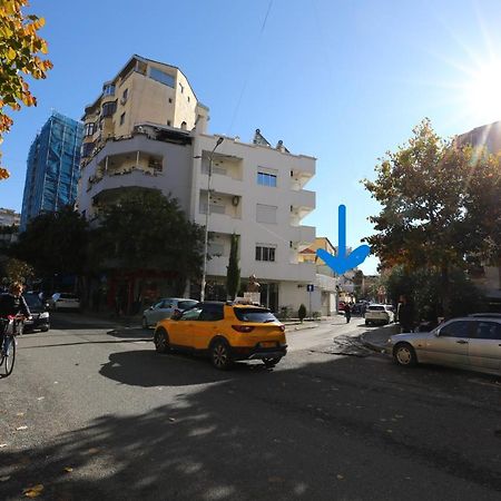 Little Corner Hostel 地拉那 外观 照片