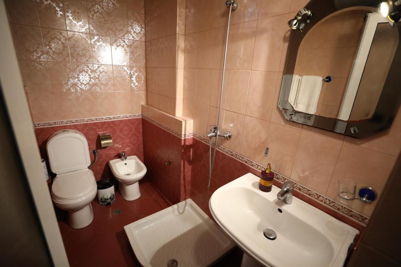 Little Corner Hostel 地拉那 外观 照片